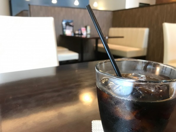 豊橋市の人気カフェ「MC珈琲」の落ち着いた店内と人気のボックス席